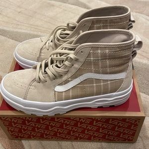 New Vans plaid French Oak     Unisex Women size 9 Men size 7.5